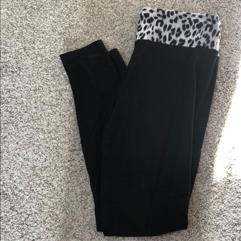 Victoria Secret PINK leggings w/leopard waist band